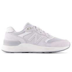 Buty damskie New Balance WW880BA7 – szare. Szare obuwie sportowe damskie New Balance, bez wzorów, z gumy, bez zapięcia, na fitness i siłownię. Za 499.99 zł.
