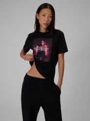 4F T-shirt relaxed z nadrukiem damski - czarny M. Czarne koszulki sportowe damskie 4F, l, bez wzorów, z bawełny, bez ramiączek. Za 69.99 zł.
