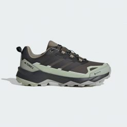 Buty trekkingowe Terrex Skychaser AX5 GORE-TEX. Szare trekkingi męskie Adidas, z gore-texu, bez zapięcia. Za 529.00 zł.