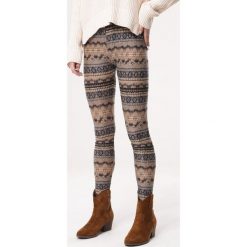 Szare Legginsy Total Look. Szare legginsy damskie Born2be, bez wzorów, z dzianiny. Za 14.99 zł.