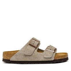 Klapki Birkenstock. Szare klapki damskie Birkenstock, bez wzorów, bez obcasa, bez zapięcia. Za 449.99 zł.