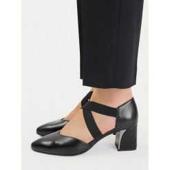 Czółenka Lasocki. Czarne czółenka damskie Lasocki, bez wzorów, bez obcasa, bez zapięcia. Za 219.99 zł.