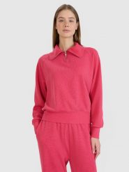 4F Bluza dresowa oversize nierozpinana bez kaptura damska - różowa XS. Czerwone bluzy damskie 4F, xs, bez wzorów, z bawełny, klasyczne, bez ramiączek, bez kaptura. W wyprzedaży za 99.99 zł.