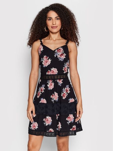 ONLY Sukienka letnia Karmen 15177478 Czarny Regular Fit. Czarne sukienki damskie ONLY, na lato, bez wzorów, z wiskozy, bez kołnierzyka, bez ramiączek. Za 189.99 zł.