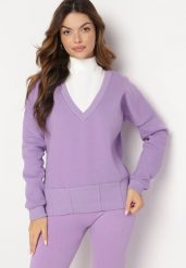 Jasnofioletowa Bawełniana Bluza z Dekoltem w Serek Gitra. Fioletowe bluzy damskie Born2be, bez wzorów, z bawełny, casualowe, bez ramiączek, bez kaptura. Za 89.99 zł.