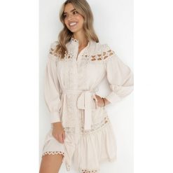 Jasnobeżowa Sukienka Koszulowa Semiphae. Brązowe sukienki damskie Born2be, na co dzień, l, z aplikacjami, eleganckie, bez kołnierzyka, bez ramiączek, midi, koszulowe. Za 219.99 zł.