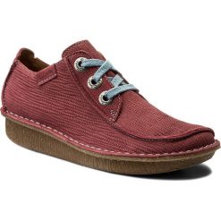 Półbuty CLARKS - Funny Dream 261323384 Brick. Czerwone półbuty damskie Clarks, bez wzorów, z materiału, bez obcasa, bez zapięcia. W wyprzedaży za 269.00 zł.