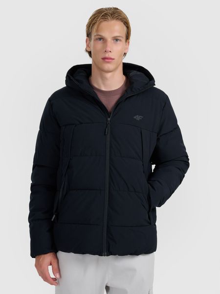 4F Kurtka puchowa z wypełnieniem syntetycznym męska - czarna M. Czarne kurtki męskie 4F, na zimę, m, bez wzorów, z materiału, z kapturem. Za 499.99 zł.