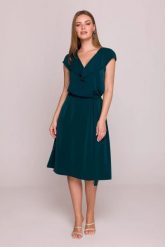 Elegancka sukienka rozkloszowana z krótkim rękawem zielona. Zielone sukienki damskie Stylove, na co dzień, l, bez wzorów, z materiału, eleganckie, bez kołnierzyka, bez ramiączek, midi, proste. Za 339.00 zł.