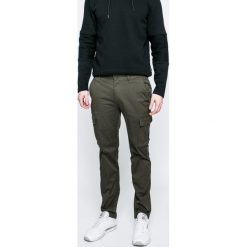 Hilfiger Denim - Spodnie. Zielone spodnie materiałowe męskie Hilfiger Denim, bez wzorów, z bawełny. W wyprzedaży za 269.90 zł.
