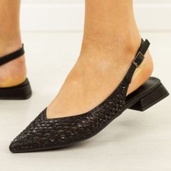 Czarne przewiewne baleriny damskie D&A 0105. Czarne balerinki damskie DiA, na lato, w ażurowe wzory, z jeansu, eleganckie, bez obcasa, na obcasie, bez zapięcia. Za 259.00 zł.