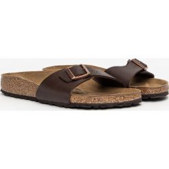 Birkenstock Madrid BS Klapki damskie. Brązowe klapki damskie Birkenstock, bez wzorów, młodzieżowe, bez obcasa, bez zapięcia. Za 319.99 zł.