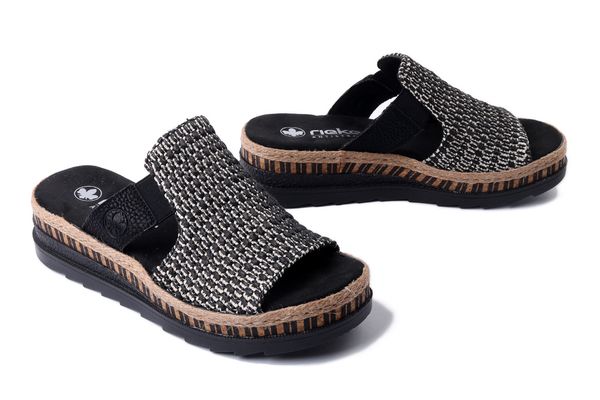 RIEKER V7953-00 black combination, klapki damskie. Czarne klapki damskie Rieker, na lato, bez wzorów, z gumy, bez obcasa, bez zapięcia. Za 329.90 zł.