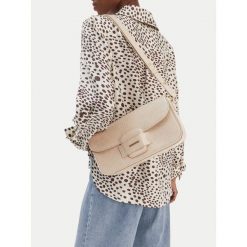 Torebka GINO ROSSI. Brązowe listonoszki damskie Gino Rossi, bez wzorów, bez dodatków. Za 279.99 zł.