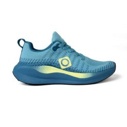 Wielofunkcyjne, oddychające buty NOVANA z podeszwą o wysokiej przyczepności. Niebieskie obuwie trekkingowe damskie IZAS, bez zapięcia. Za 269.52 zł.