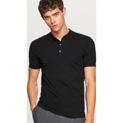 Sweter polo - Czarny. Czarne swetry męskie Reserved, l, bez wzorów, bez kołnierzyka, bez ramiączek. Za 159.99 zł.