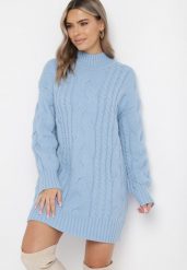 Jasnoniebieski Luźny Sweter w Warkoczykowy Splot Sentlia. Niebieskie swetry nierozpinane damskie Born2be, bez wzorów, ze splotem, bez kołnierzyka, bez ramiączek. Za 189.99 zł.