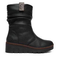Kozaki Rieker. Czarne kozaki damskie Rieker, bez wzorów, bez obcasa, na koturnie, bez zapięcia. Za 379.99 zł.