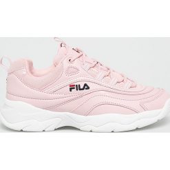 Fila - Buty Ray F Low. Czerwone obuwie sportowe damskie Fila, bez wzorów, z gumy, z okrągłym noskiem, bez zapięcia, climacool (adidas). W wyprzedaży za 299.90 zł.