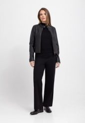 Szerokie spodnie R-ESTA. Czarne spodnie materiałowe damskie Volcano, bez wzorów, z bawełny, eleganckie. Za 149.99 zł.