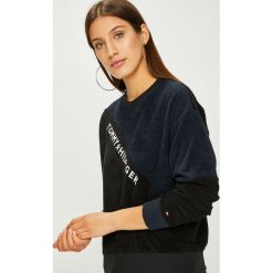 Tommy Hilfiger - Bluza. Niebieskie bluzy damskie Tommy Hilfiger, l, z aplikacjami, z bawełny, bez ramiączek, bez kaptura. W wyprzedaży za 329.90 zł.