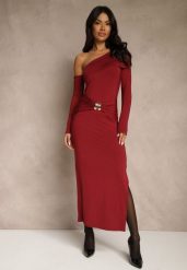 Bordowa Sukienka z Wiskozą Aplikacją Marszczeniem i Wywiniętym Dekoltem Reilenna. Czerwone sukienki damskie Renee, m, z aplikacjami, z wiskozy, bez kołnierzyka, bez ramiączek, maxi. Za 119.99 zł.