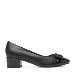 Czółenka Lasocki. Czarne czółenka damskie Lasocki, bez wzorów, bez obcasa, bez zapięcia. Za 199.99 zł.