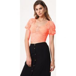 Pomarańczowy Top Goggle. Brązowe topy damskie Born2be, l, w ażurowe wzory, z koronki, bez kołnierzyka, bez ramiączek. Za 44.99 zł.