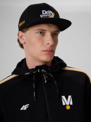 4F Czapka z daszkiem snapback uniseks 4F x Drift Masters - czarna L/XL. Czarne czapki damskie 4F, z aplikacjami, z materiału, klasyczne. Za 119.99 zł.