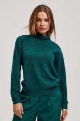 Sweter z golfem zielony. Zielone swetry nierozpinane damskie MOODO, xs, bez wzorów, z elastanu, bez kołnierzyka, bez ramiączek. W wyprzedaży za 59.99 zł.