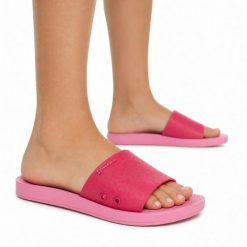 Klapki damskie Ipanama 83583 ANAT CLASSIC SLIDE FEM. Czerwone klapki damskie Ipanema, na lato, bez wzorów, z materiału, sportowe, bez obcasa, bez zapięcia. Za 55.00 zł.