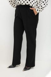 Klasyczne czarne spodnie z gumką i kieszeniami On Repeat czarne Plus Size Oversize. Czarne spodnie materiałowe damskie Moda Size Plus Iwanek, bez wzorów, z elastanu, biznesowe, plus size, krótkie. Za 169.90 zł.
