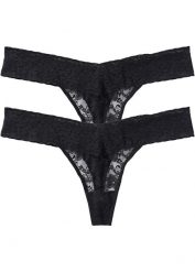 Stringi (2 pary). Czarne majtki damskie bonprix, z koronki. Za 47.99 zł.