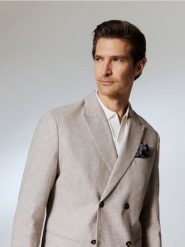 Marynarka comfort z lnem - beżowy. Brązowe garnitury męskie Reserved, l, bez wzorów, z bawełny. Za 399.99 zł.