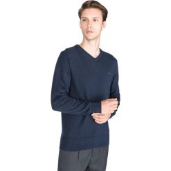 Tommy Hilfiger Sweter Niebieski. Niebieskie swetry męskie Tommy Hilfiger, m, bez wzorów, z bawełny, bez kołnierzyka, bez ramiączek. Za 514.95 zł.