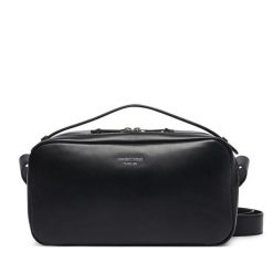 Torebka Emporio Armani. Czarne listonoszki damskie Emporio Armani, bez wzorów, bez dodatków. Za 2,104.00 zł.