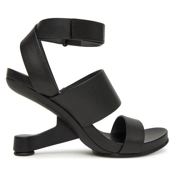 Sandały United Nude. Czarne sandały damskie United Nude, bez wzorów, bez obcasa, na koturnie, bez zapięcia. Za 849.99 zł.