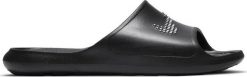Nike Klapki męskie VICTORI ONE SHOWER SLIDE 38.5. Klapki męskie Nike, bez wzorów, bez zapięcia. Za 123.89 zł.