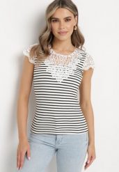 Biało-Czarny Bawełniany T-shirt z Prążkowanej Dzianiny Ozdobiony Koronką Liasilo. Białe t-shirty damskie Born2be, m, bez wzorów, z bawełny, bez kołnierzyka, bez ramiączek. Za 39.99 zł.