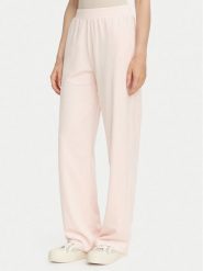 Guess Spodnie dresowe O6BB07 K5063 Różowy jasny Regular Fit. Czerwone spodnie dresowe damskie Guess, z aplikacjami, z dresówki. Za 294.99 zł.