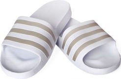 Adidas Klapki adidas Adilette Aqua białe EF1730. Białe klapki damskie Adidas, bez wzorów, bez zapięcia. Za 93.23 zł.