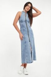 Sukienka jeansowa midi ARMANI EXCHANGE. Sukienki damskie Armani Exchange, s, bez wzorów, z jeansu, bez kołnierzyka, bez ramiączek, midi. Za 939.00 zł.