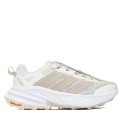 Trekkingi adidas. Białe obuwie trekkingowe damskie Adidas, z gore-texu, bez zapięcia. Za 649.99 zł.