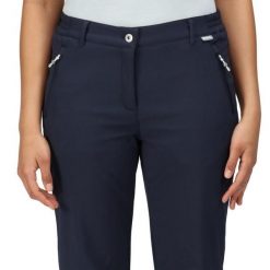 Spodnie softshellowe damskie Geo II. Niebieskie spodnie sportowe damskie Regatta, na lato, bez wzorów, z softshellu, klasyczne, trekkingowe. Za 199.99 zł.