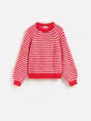 Sweter w paski - czerwony. Czerwone swetry nierozpinane damskie Reserved, l, bez wzorów, z dzianiny, bez kołnierzyka, bez ramiączek. Za 139.99 zł.