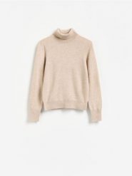 Sweter z wełny merino z dodatkiem kaszmiru - beżowy. Brązowe swetry nierozpinane damskie Reserved, l, bez wzorów, z kaszmiru, bez kołnierzyka, bez ramiączek. Za 299.99 zł.