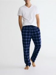 Dwuczęściowa piżama z bawełny - biały. Białe piżamy męskie Reserved, l, bez wzorów, z bawełny, bez kołnierzyka, bez ramiączek. Za 139.99 zł.