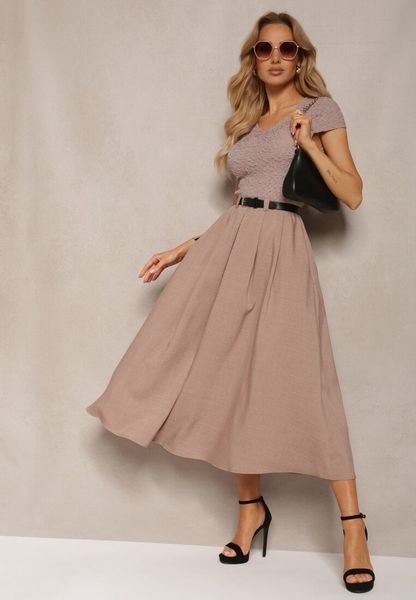 Ciemnobeżowa Sukienka o Rozkloszowanym Kroju z Krótkim Rękawem i Paskiem z Ekoskóry Frinna. Brązowe sukienki damskie Renee, na co dzień, bez wzorów, eleganckie, bez kołnierzyka, bez ramiączek, midi, rozkloszowane. Za 229.99 zł.