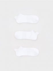 3 pack skarpet - biały. Białe skarpety męskie Reserved, bez wzorów. Za 39.99 zł.