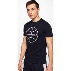 T-shirt męski TSM234 - granat. T-shirty męskie 4F, m, bez wzorów, bez kołnierzyka, bez ramiączek. W wyprzedaży za 39.99 zł.